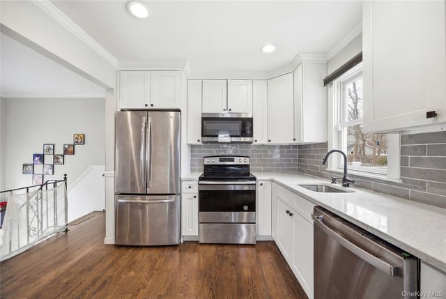 2809 Heather Avenue, Medford, NY 11763