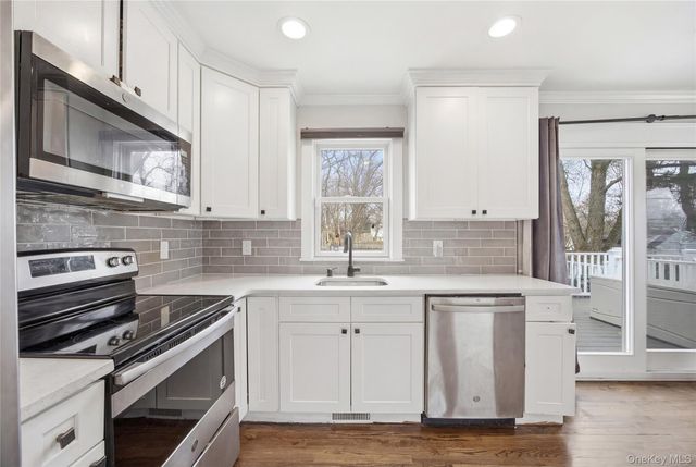 2809 Heather Avenue, Medford, NY 11763