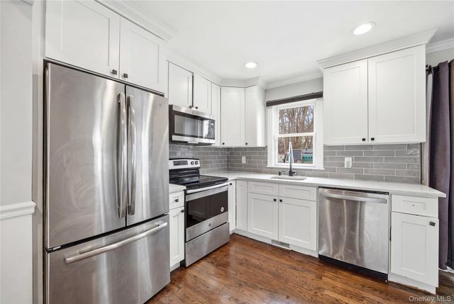 2809 Heather Avenue, Medford, NY 11763