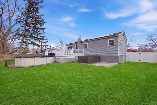 2809 Heather Avenue, Medford, NY 11763