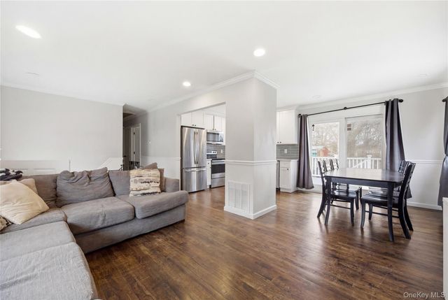 2809 Heather Avenue, Medford, NY 11763