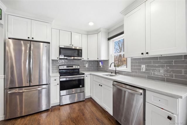 2809 Heather Avenue, Medford, NY 11763