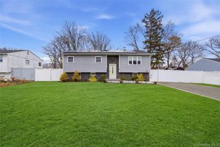 2809 Heather Avenue, Medford, NY 11763