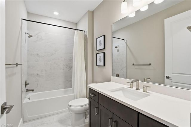 20060 Kingmont DR, Estero, FL 33928