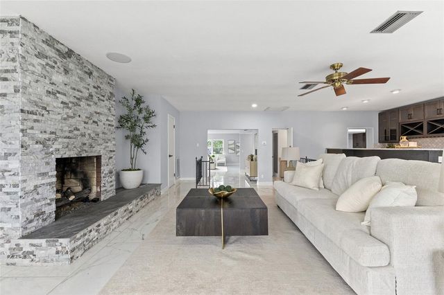 4000 14TH WAY NE, St Petersburg, FL 33703