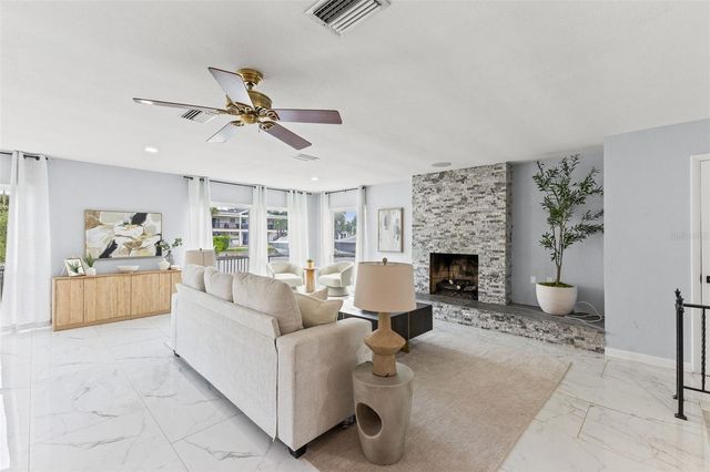 4000 14TH WAY NE, St Petersburg, FL 33703