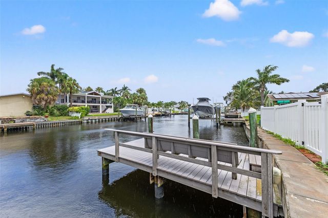 4000 14TH WAY NE, St Petersburg, FL 33703