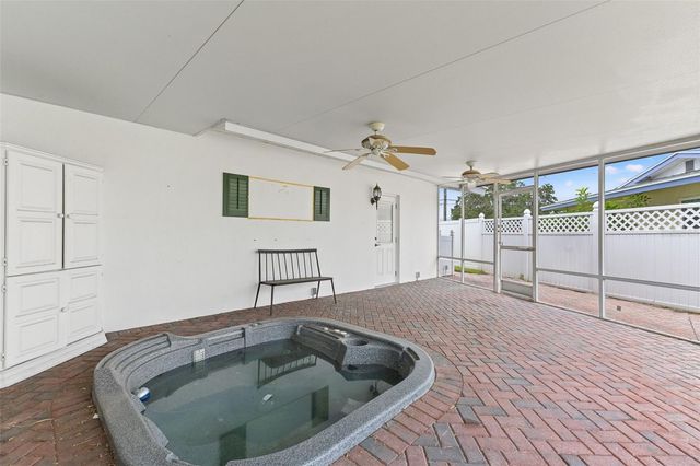 4000 14TH WAY NE, St Petersburg, FL 33703