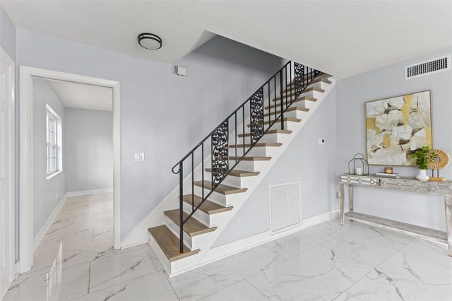 4000 14TH WAY NE, St Petersburg, FL 33703