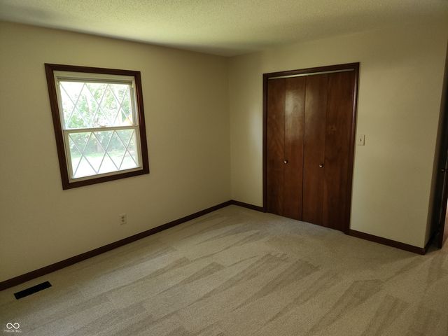 911 E Greyhound Pass, Carmel, IN 46032
