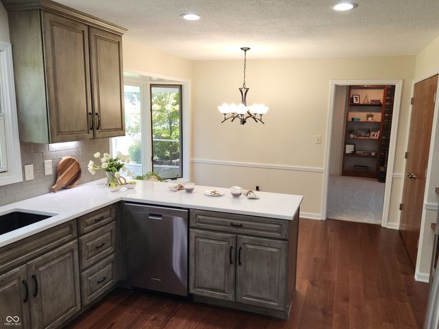 911 E Greyhound Pass, Carmel, IN 46032