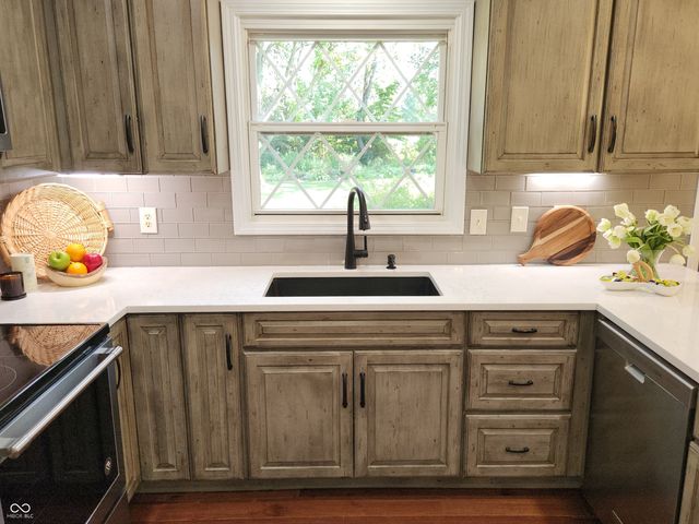 911 E Greyhound Pass, Carmel, IN 46032