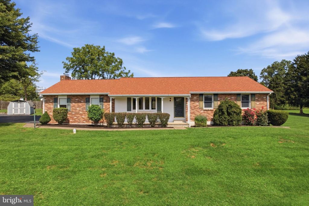 2199 WARNER SCHOOL RD, EAST GREENVILLE, PA 18041 — exterior