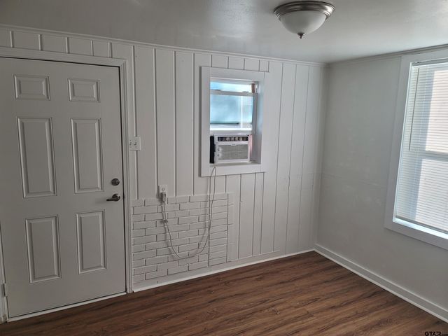 1320 W Oakwood St., Tyler, TX 75702