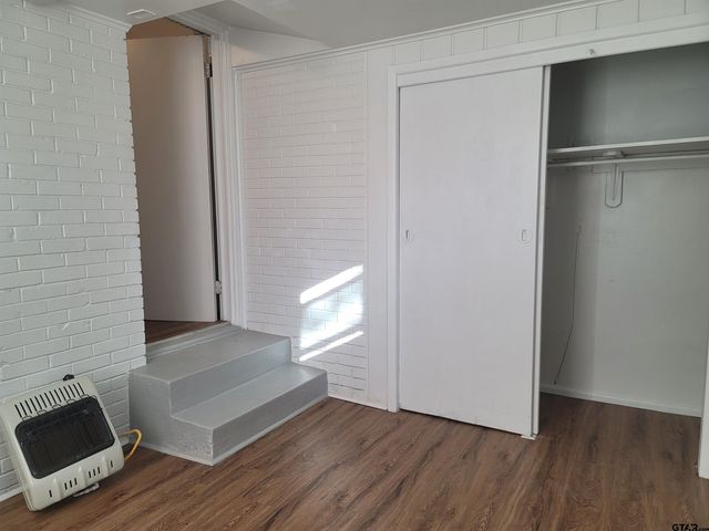 1320 W Oakwood St., Tyler, TX 75702