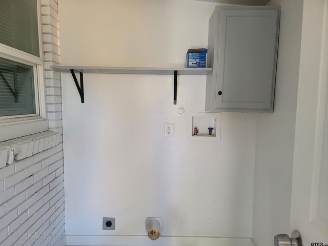 1320 W Oakwood St., Tyler, TX 75702