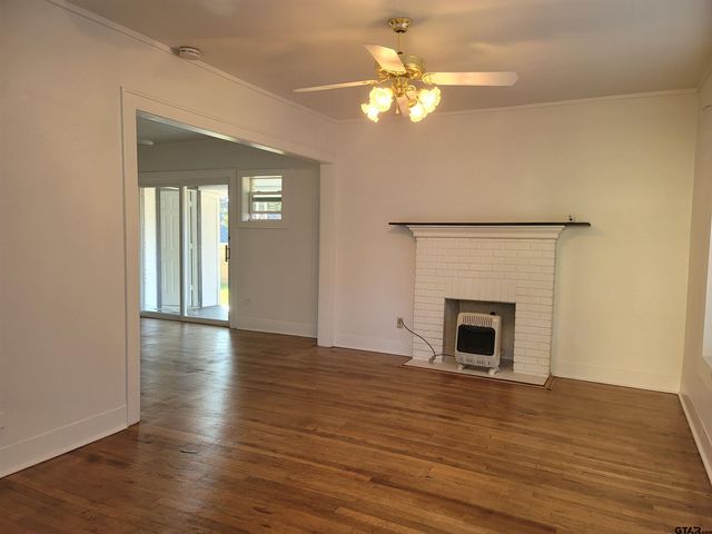 1320 W Oakwood St., Tyler, TX 75702