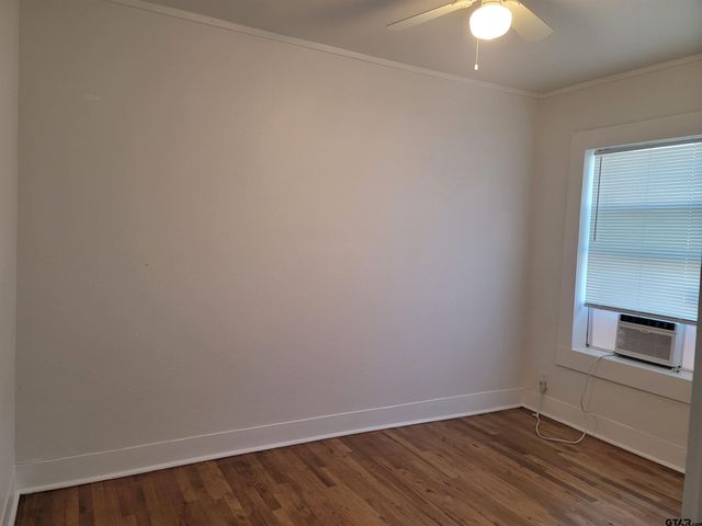 1320 W Oakwood St., Tyler, TX 75702