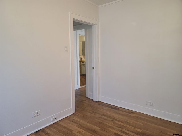 1320 W Oakwood St., Tyler, TX 75702