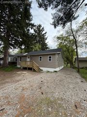 6423 Andersonville Road, Waterford Charter Township, MI 48329