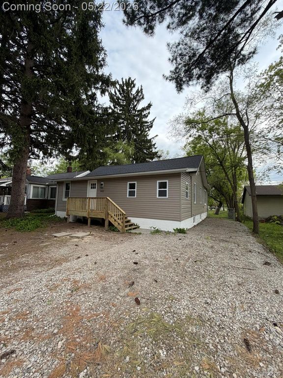 6423 Andersonville Road, Waterford Charter Township, MI 48329