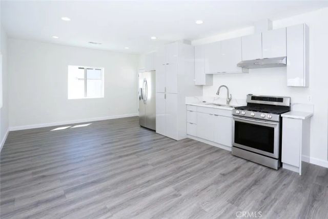 7521 Milwood, Canoga Park, CA 91303