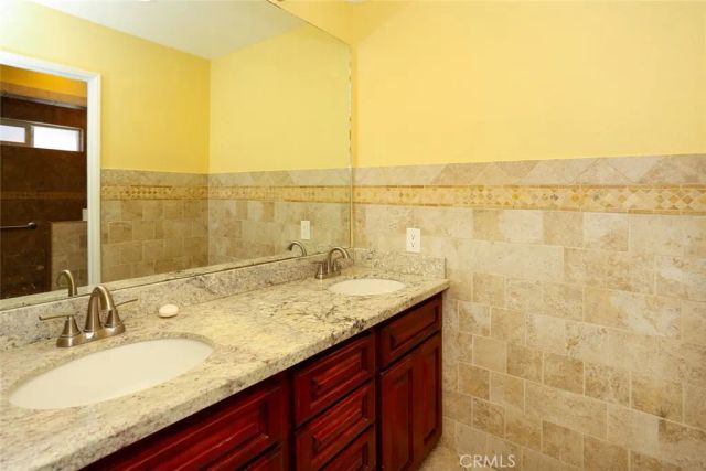 7521 Milwood, Canoga Park, CA 91303