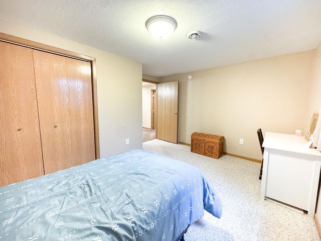 1610 Suntree Drive, West Fargo, ND 58078