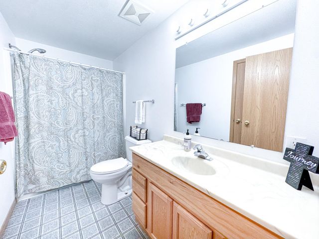 1610 Suntree Drive, West Fargo, ND 58078