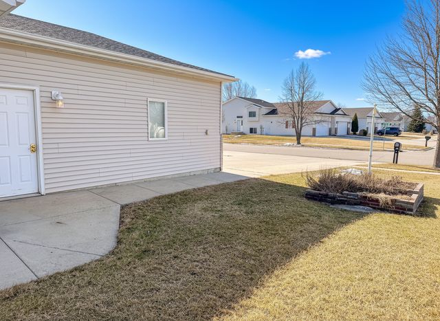 1610 Suntree Drive, West Fargo, ND 58078