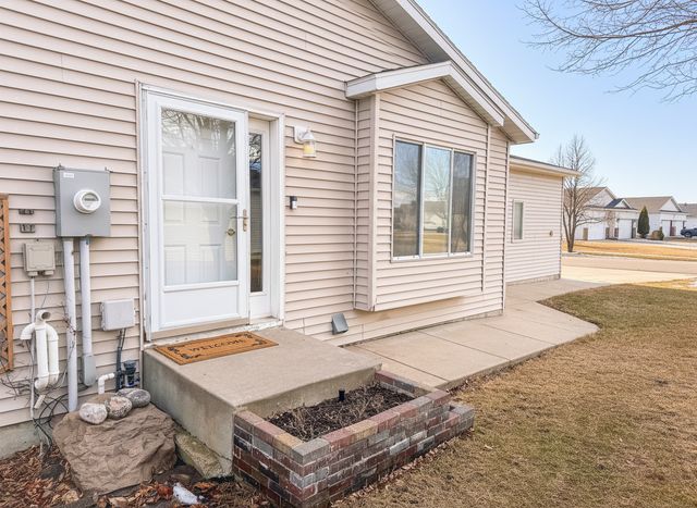 1610 Suntree Drive, West Fargo, ND 58078