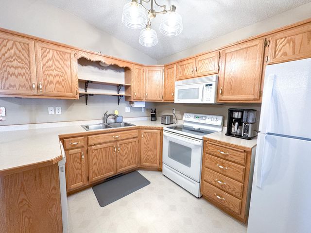 1610 Suntree Drive, West Fargo, ND 58078