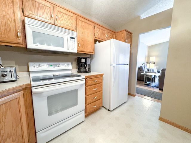 1610 Suntree Drive, West Fargo, ND 58078