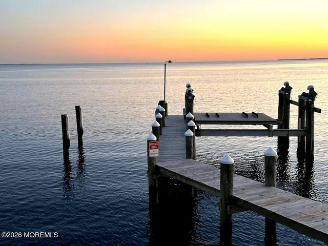 8 Jibsail Drive, Bayville, NJ 08721