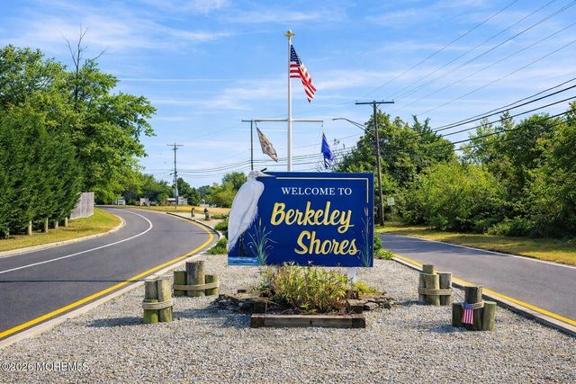 8 Jibsail Drive, Bayville, NJ 08721