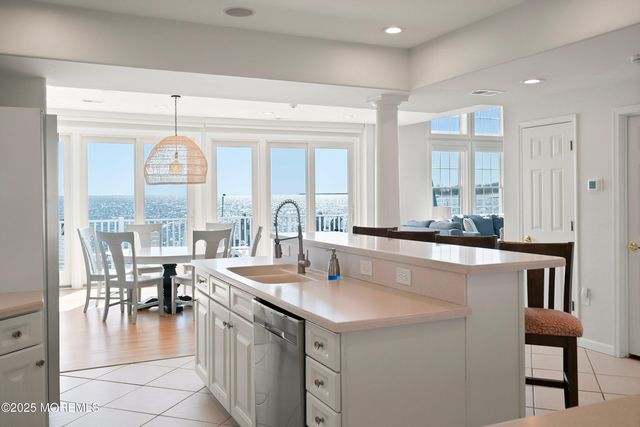 8 Jibsail Drive, Bayville, NJ 08721