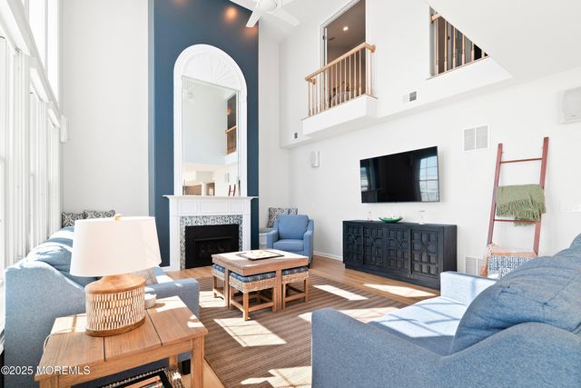 8 Jibsail Drive, Bayville, NJ 08721