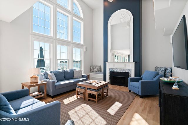 8 Jibsail Drive, Bayville, NJ 08721