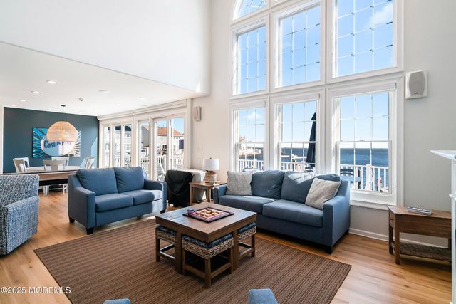 8 Jibsail Drive, Bayville, NJ 08721