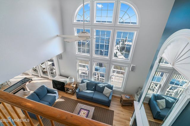 8 Jibsail Drive, Bayville, NJ 08721