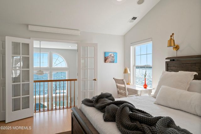 8 Jibsail Drive, Bayville, NJ 08721