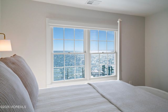 8 Jibsail Drive, Bayville, NJ 08721