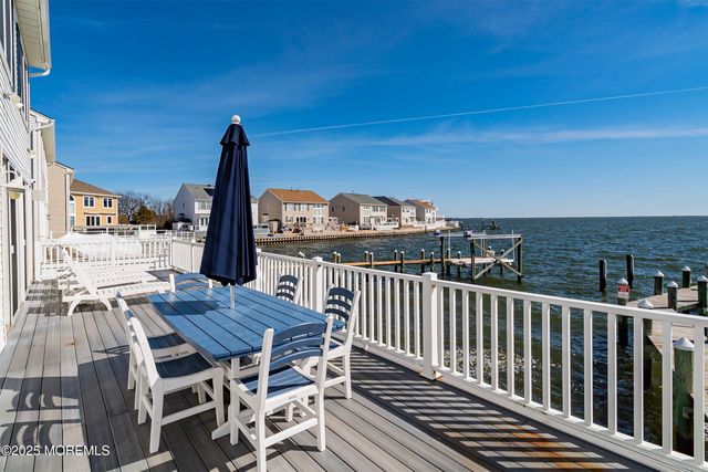 8 Jibsail Drive, Bayville, NJ 08721