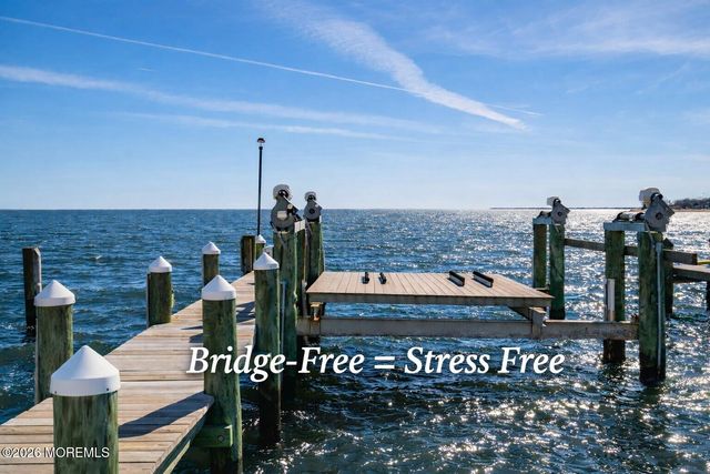 8 Jibsail Drive, Bayville, NJ 08721