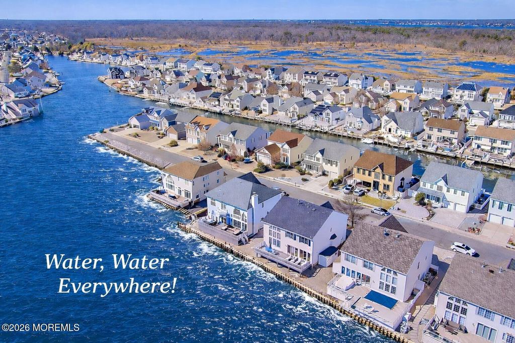 8 Jibsail Drive, Bayville, NJ 08721