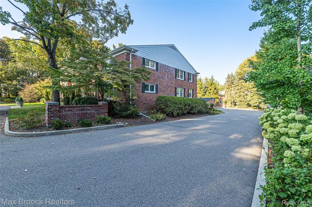 229 Barden Road, Bloomfield Hills, MI 48304