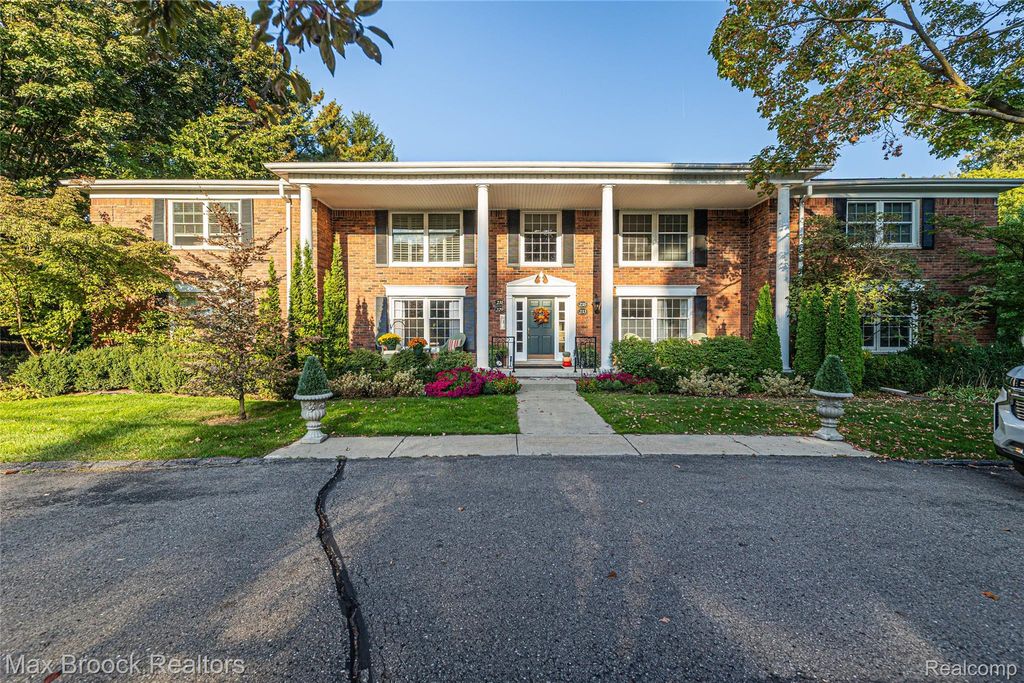 229 Barden Road, Bloomfield Hills, MI 48304