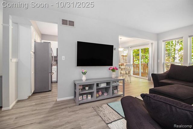 7860 Rivergate Drive, Westland, MI 48185