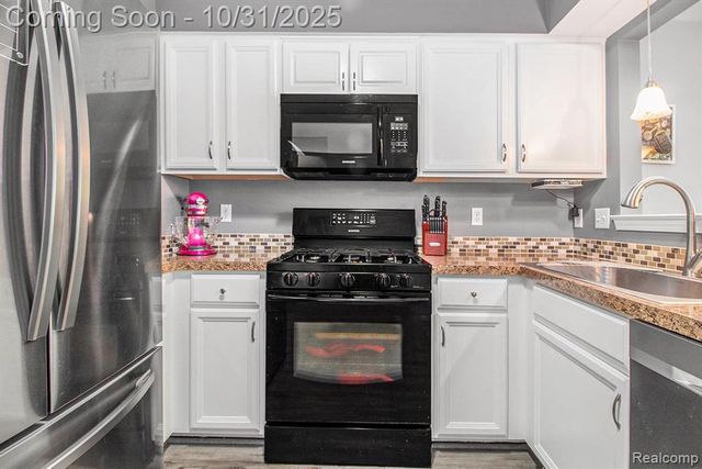 7860 Rivergate Drive, Westland, MI 48185