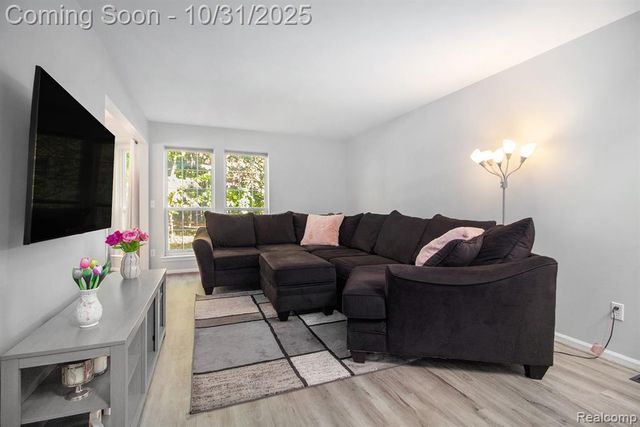 7860 Rivergate Drive, Westland, MI 48185